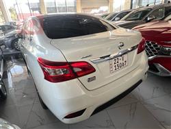 نيسان سيلفي